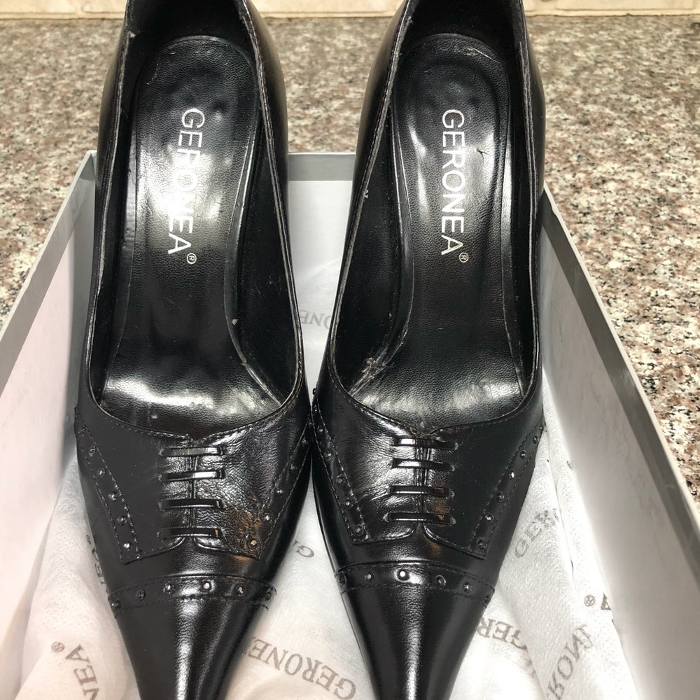 Designer Geronea leather pumps size 35 (5.5). Black with some crystal accents